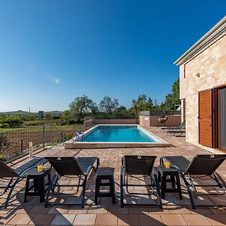 Paula Zadarvillas * Budak