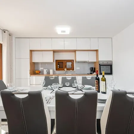 Vila Paula Zadarvillas *