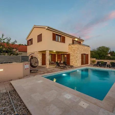 Paula Zadarvillas * Budak