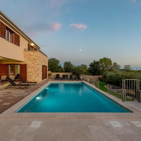 Vila Paula Zadarvillas *