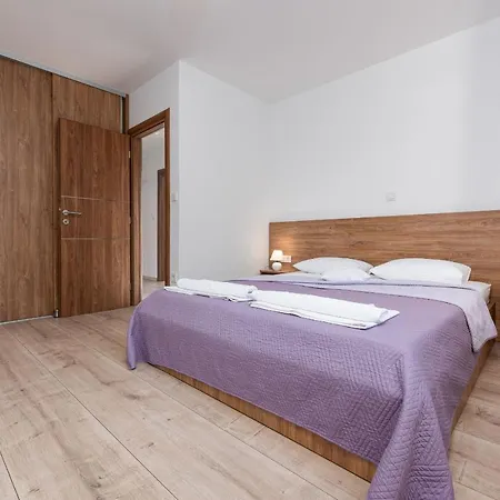 Vila Paula Zadarvillas *