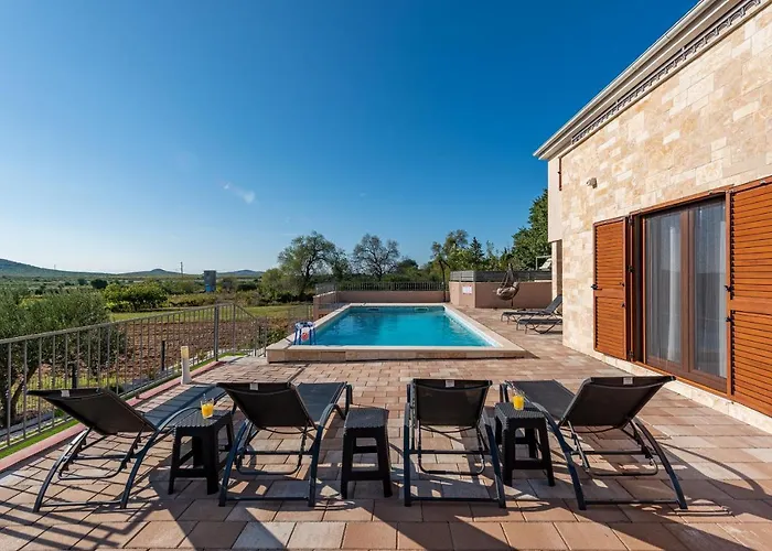 Paula Zadarvillas * Budak