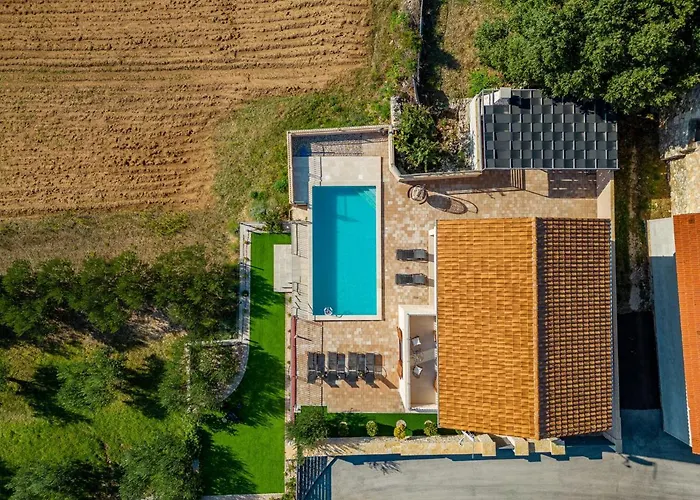 Вилла Paula Zadarvillas *