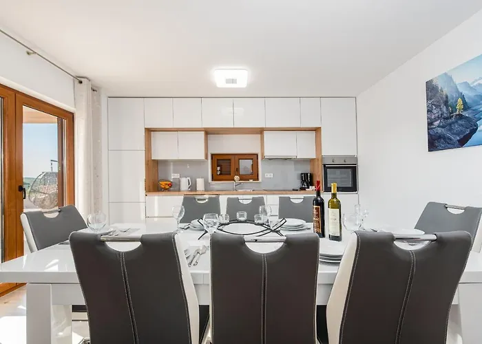 Вилла Paula Zadarvillas *