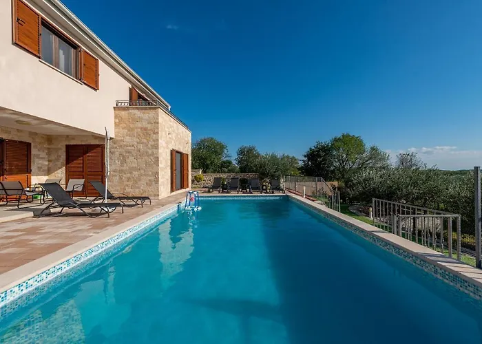 Вилла Paula Zadarvillas *