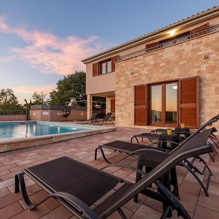 Paula Zadarvillas Villa *