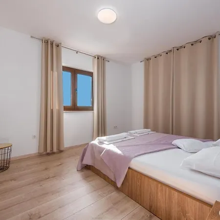 וילה Paula Zadarvillas