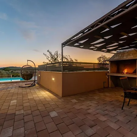 Paula Zadarvillas * Budak