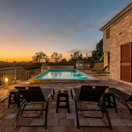 וילה Paula Zadarvillas