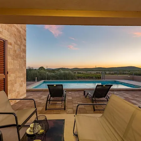 Paula Zadarvillas וילה