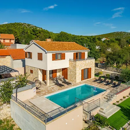 Paula Zadarvillas Villa *