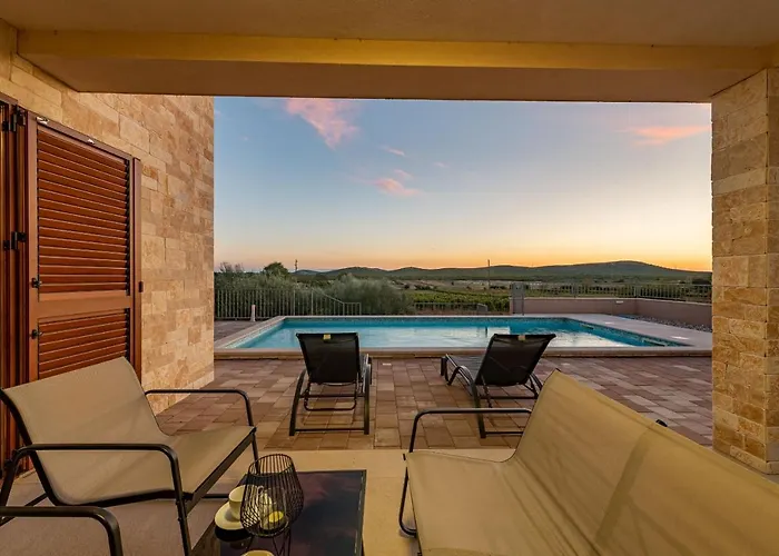 Paula Zadarvillas Villa